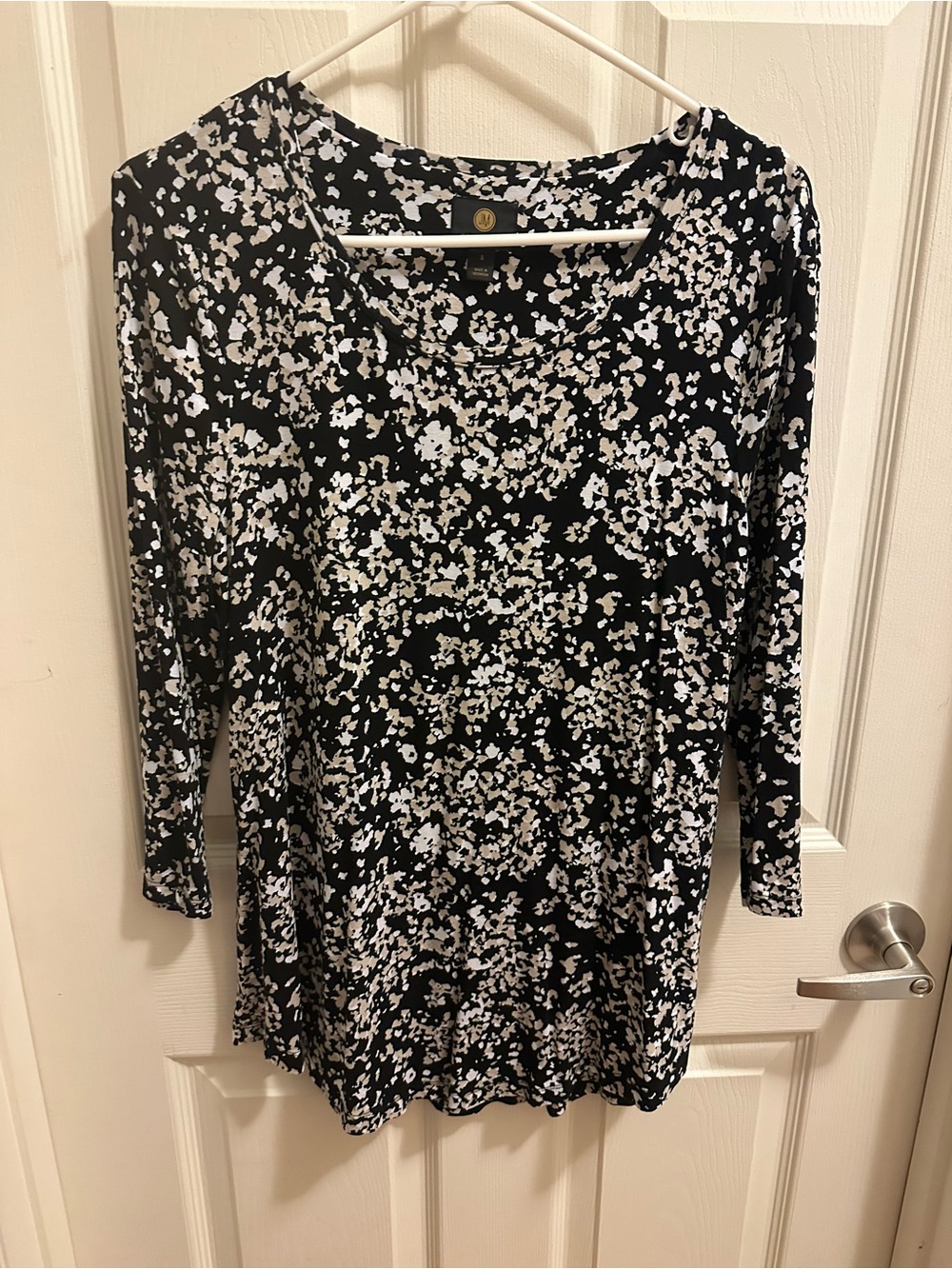 JM Collection Black and White Floral-Print Long Sleeve Top